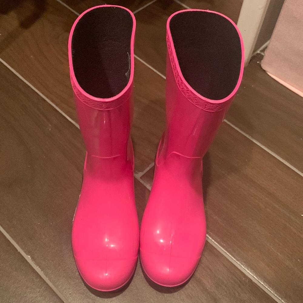 Uggs girls rain boots used 3 times great conditions